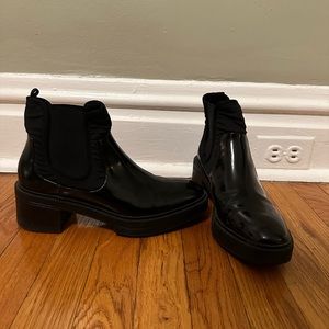 Zara \\ Black Booties